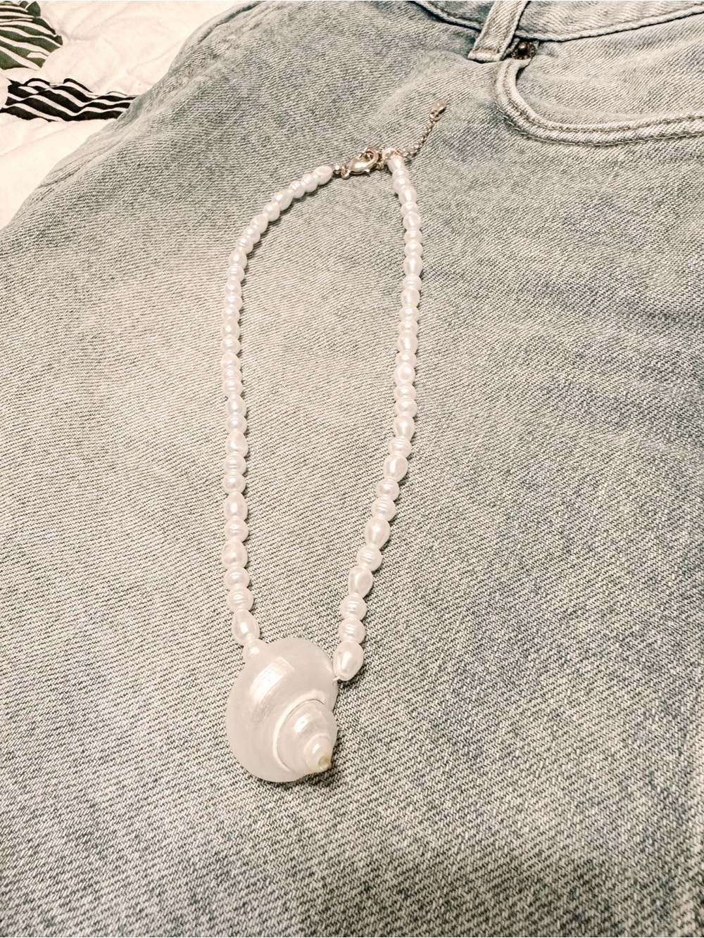 Loft Shell Pearl Necklace